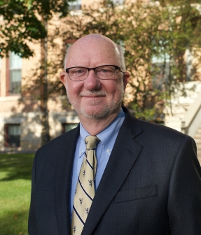 学長 David R. Anderson