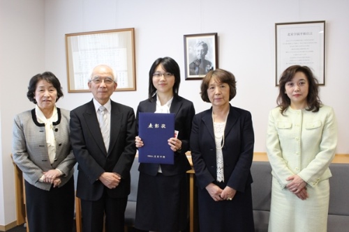 近藤さんを囲んで記念撮影
