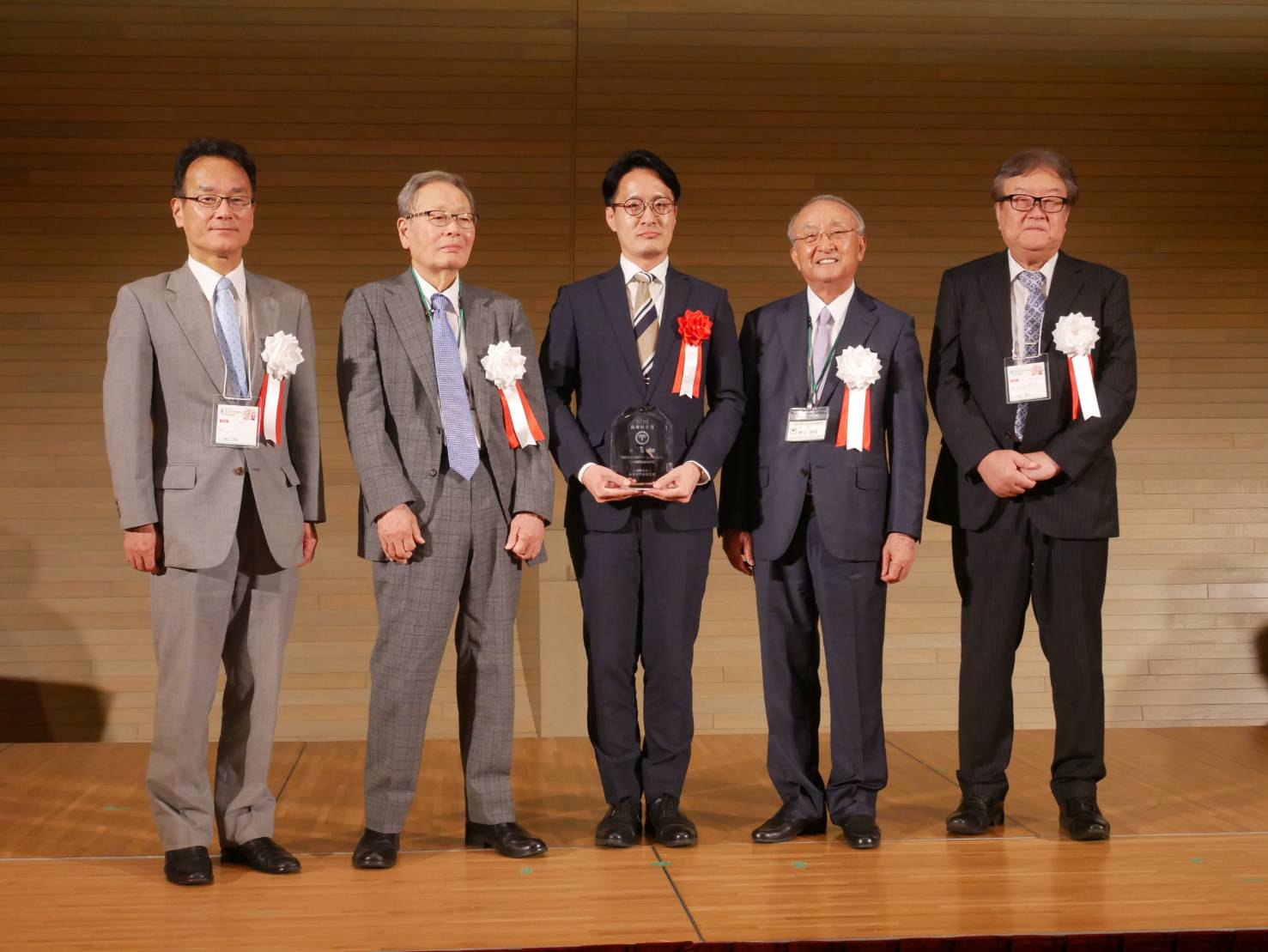 長寿科学振興財団の皆さんと撮影していただきました。